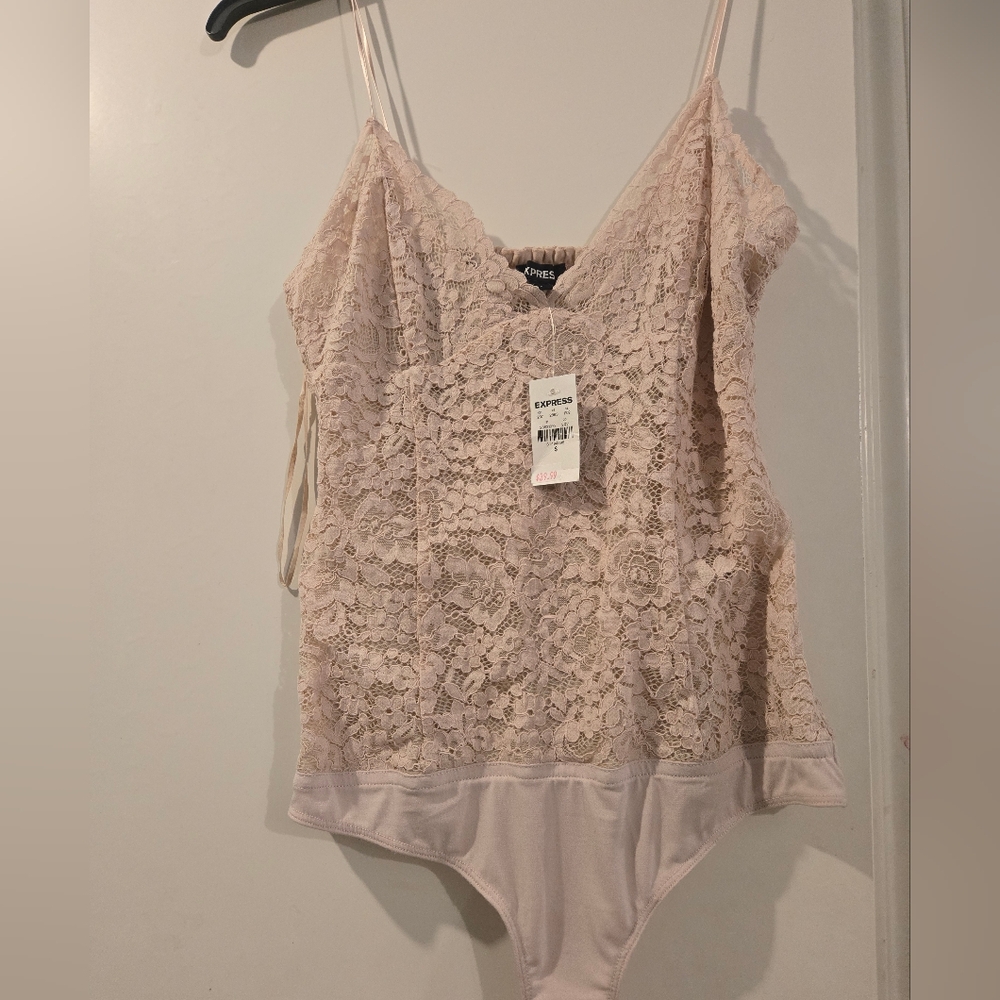 Express Lace Bodysuit in Soft Beige